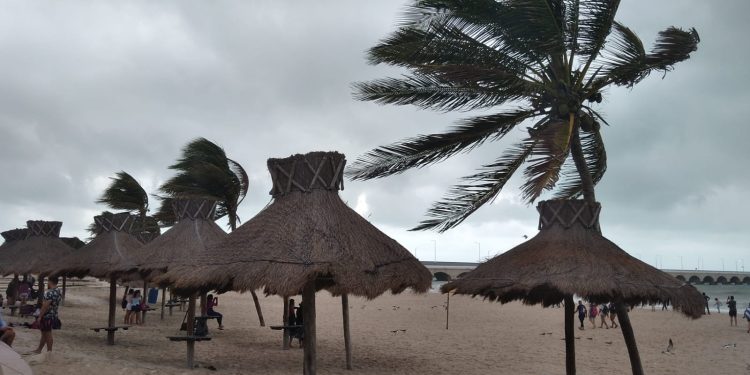 Clima en Cancún lunes 24 de noviembre: Alertan chubascos en la península