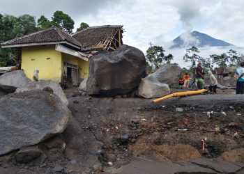Indonesia evacua a cientos tras violenta erupción del Semeru
