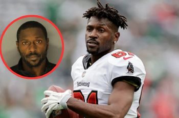 Antonio Brown esposado al ser detenido por intento de asesinato en Florida, tras un violento altercado reportado por la policía.