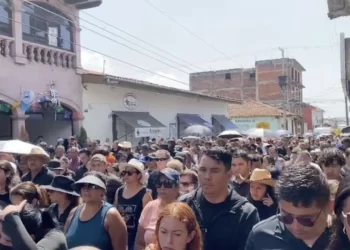 “¡Justicia para Carlos Manzo!”, claman uruapenses durante emotivo homenaje en la Pérgola Municipal