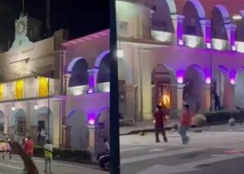 Incendian el Palacio Municipal de Apatzingán en medio de protestas por el asesinato de Carlos Manzo