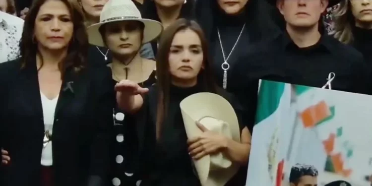 “Este movimiento no lo callaron”: asume nueva alcaldesa de Uruapan en sesión del Congreso