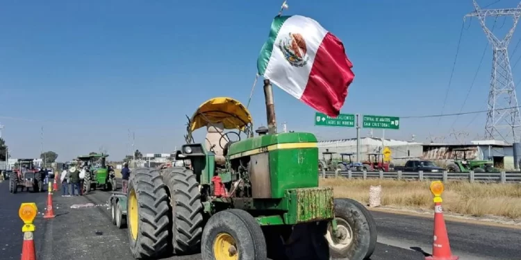 Agricultores preparan bloqueos carreteros el 24 de noviembre en rechazo a la Ley de Agua y al bajo precio del maíz