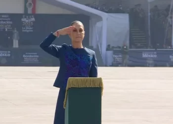 Sheinbaum encabeza desfile nacional en medio de protestas crecientes