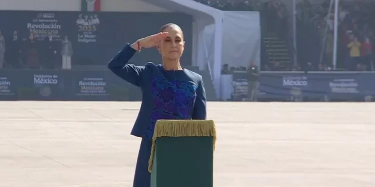 Sheinbaum encabeza desfile nacional en medio de protestas crecientes