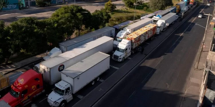 Transportistas y agricultores inician megabloqueo nacional este lunes