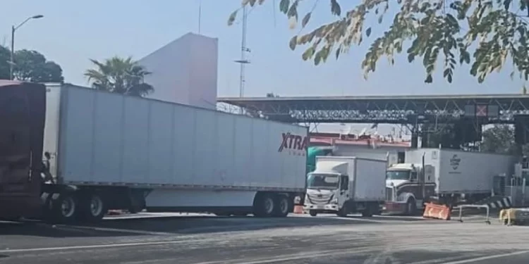 Persisten bloqueos en siete estados tras fallidas negociaciones con Segob