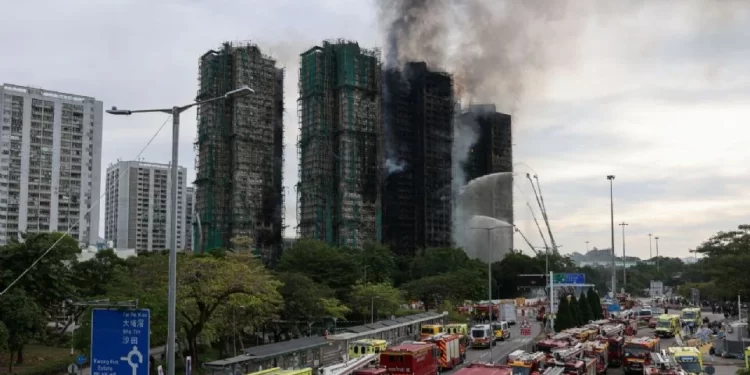 Sube a 55 muertos y 68 heridos saldo del incendio en Hong Kong