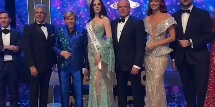 Expediente de la FGR señalan que Raúl Rocha calificó a participantes de Miss Universo como “gordas” y “solo para rating”