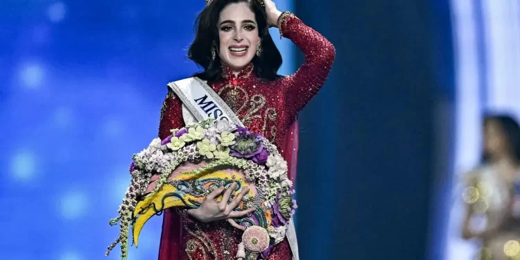Fátima Bosch obtiene la cuarta corona para México en Miss Universo