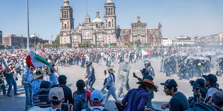 Marcha de Generación Z en CDMX deja 3 investigados por tentativa de homicidio tras disturbios