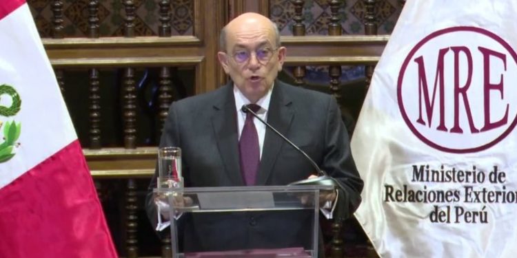 Perú rompe relaciones diplomáticas con México tras tensión por asilo político