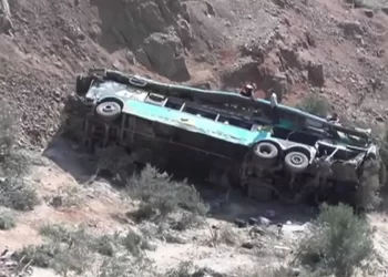 Tragedia en Perú: autobús cae a un barranco y deja 37 muertos