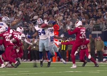 Kyler Murray celebra la victoria de los Arizona Cardinals frente a los Dallas Cowboys durante la temporada 2025 de la NFL.