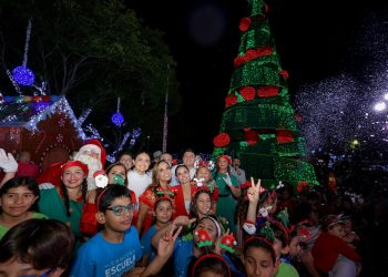 Encendido del árbol navideño y burrito sabanero en Plaza de la Reforma