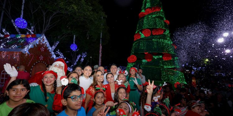 Encendido del árbol navideño y burrito sabanero en Plaza de la Reforma