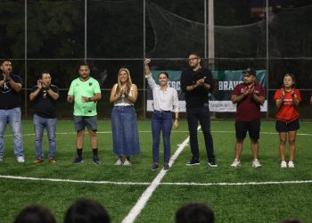 Ana Paty Peralta inaugura cancha deportiva en SM. 21