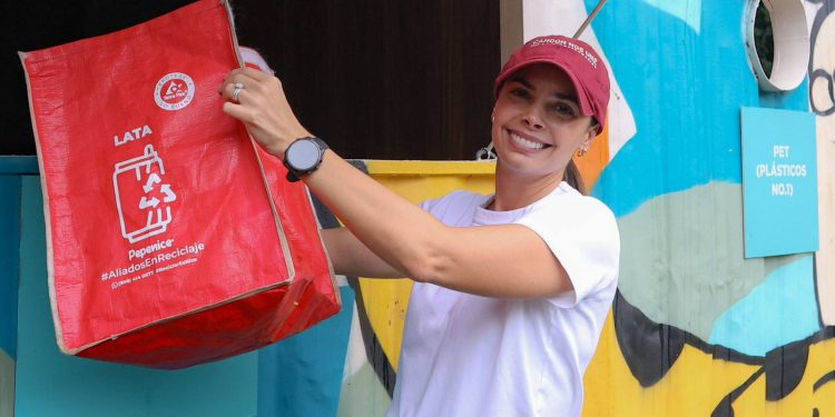 Ana Paty Peralta refuerza acciones de reciclaje urbano