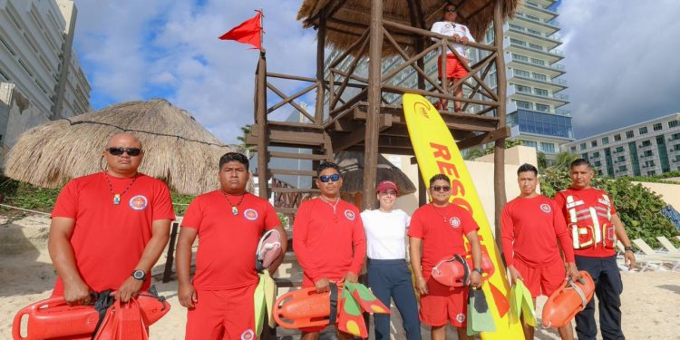Ana Paty Peralta refuerza presencia diaria de guardavidas en playas públicas