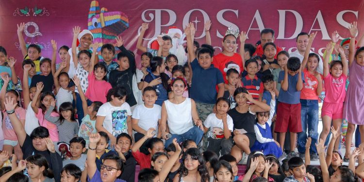 Ana Paty Peralta lleva alegría navideña a Valle Verde