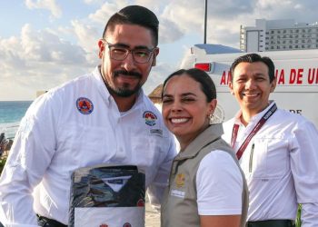 Refuerzan vigilancia en zonas turísticas: entregan uniformes a guardavidas bajo la administración de Ana Paty Peralta