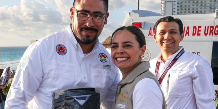 Refuerzan vigilancia en zonas turísticas: entregan uniformes a guardavidas bajo la administración de Ana Paty Peralta