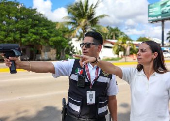 Ana Paty Peralta supervisa operativos de velocidad en Cancún