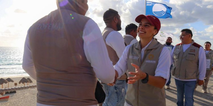 Resalta Ana Paty Peralta estándares ambientales en playas de Cancún