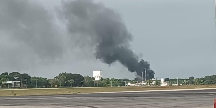 Movilización masiva por incendio cercano al CERESO de Chetumal; autoridades activan protocolo de seguridad