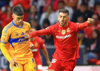 Error defensivo del Toluca que permitió el gol de Tigres.