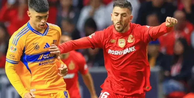Error defensivo del Toluca que permitió el gol de Tigres.