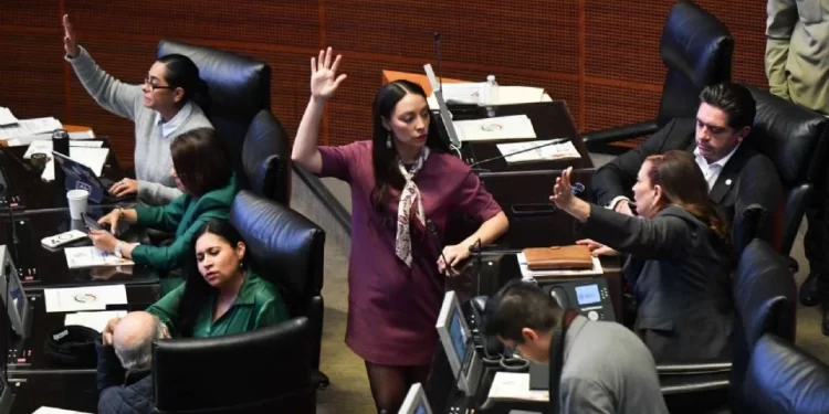 Senado avala lista de 10 aspirantes a la FGR; oposición denuncia proceso simulado