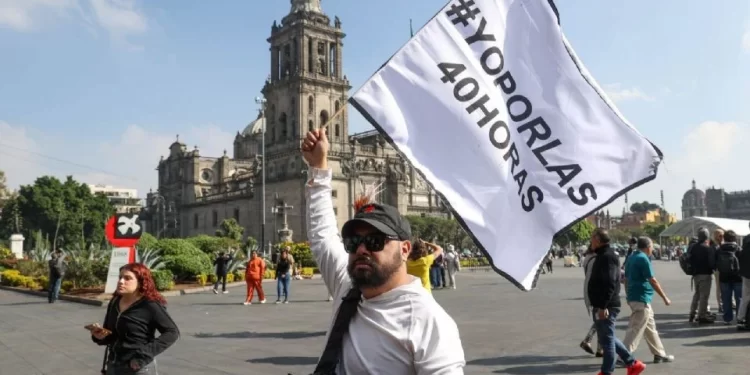 Senado manda a 2026 la reforma de jornada laboral; Morena rechaza simulación