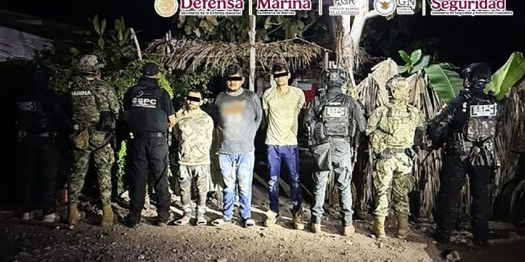 Detienen en Apatzingán a tres presuntos extorsionadores de limoneros