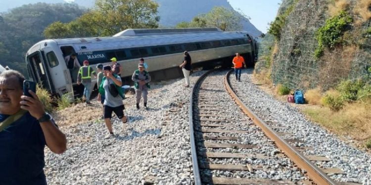 Descarrilamiento del Tren Interoceánico en Oaxaca deja más de una docena de heridos