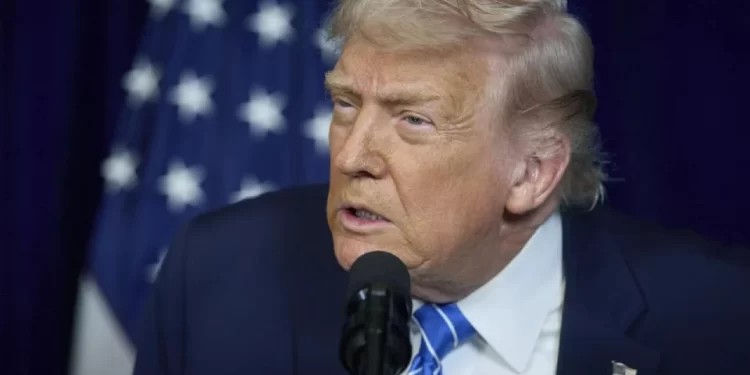 Trump asegura operativo contra cárteles en Venezuela y menciona una explosión en zona portuaria