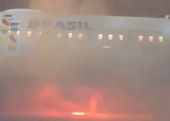 Evacuación de emergencia tras incendio en avión en Brasil
