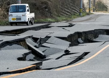 Terremoto de 7.6 sacude Japón y activa advertencia de tsunami