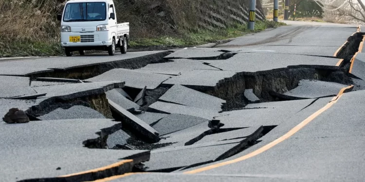 Terremoto de 7.6 sacude Japón y activa advertencia de tsunami