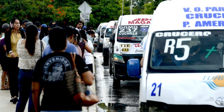 Jóvenes de Cancún reportan inseguridad en el transporte público
