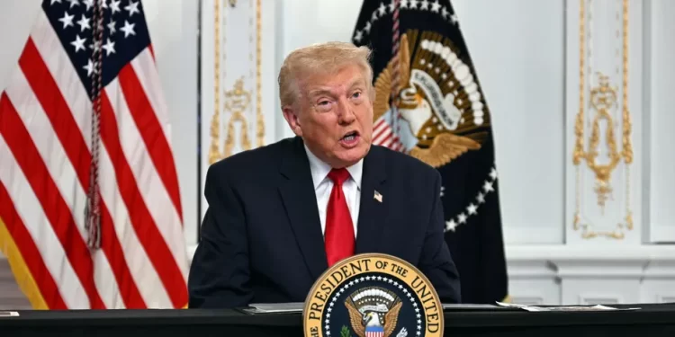 Trump insiste en ataques terrestres por tráfico de drogas hacia EE.UU.