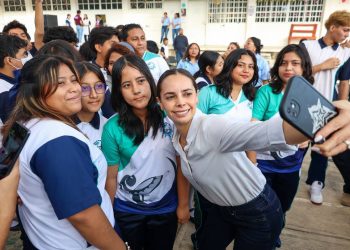 Ana Paty Peralta refuerza apoyo permanente a la educación en Cancún