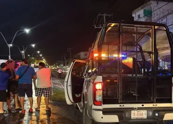 Motociclista atropella y mata a peatón en El Crucero de Cancún