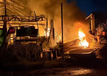 Incendio consume bazar hotelero y vivienda en Cancún