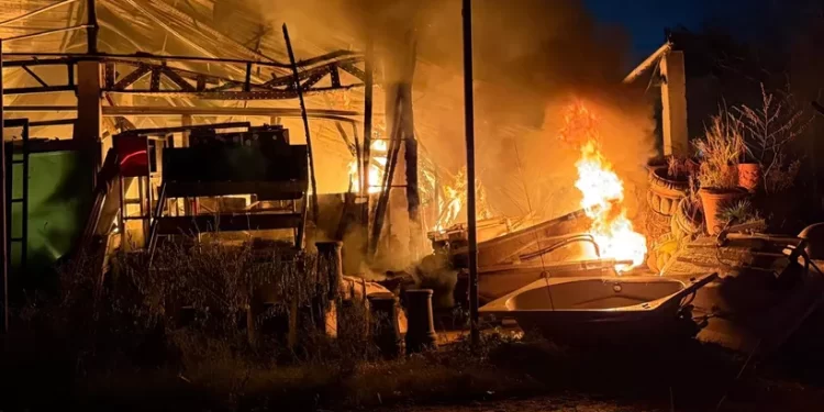 Incendio consume bazar hotelero y vivienda en Cancún