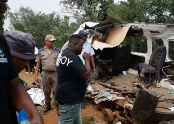 Mueren 13 estudiantes en accidente de autobús escolar en Sudáfrica