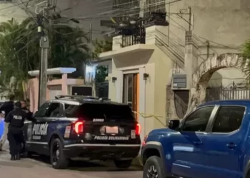 Mujer encuentra sin vida a su amiga dentro de un cuarto en Tulum