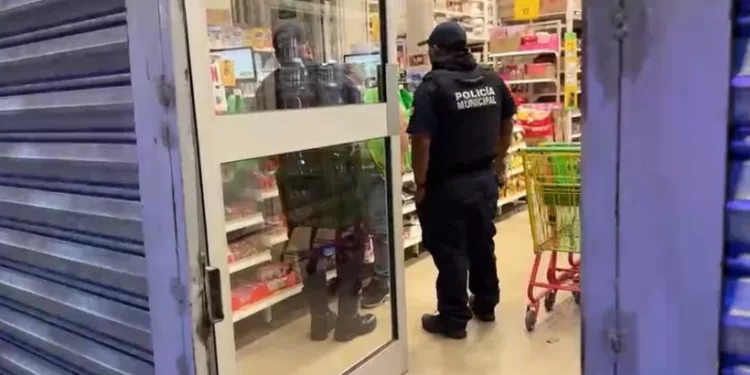 Asaltan Bodega Aurrera Express en la región 236 de Cancún
