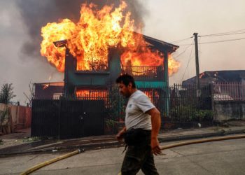 Incendios forestales en Chile provocan 18 muertes y evacuaciones masivas