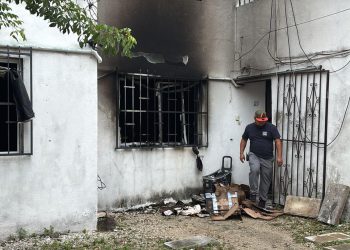 Incendio arrasa departamento en la Supermanzana 93 de Cancún